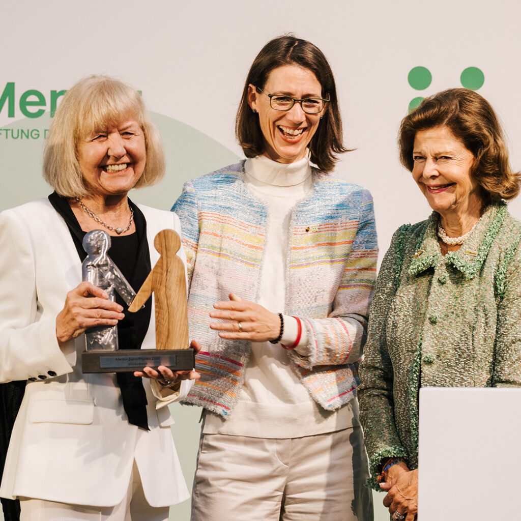 mentor-stiftung-deutschland-zukunftspreis-monika-brandt-02 Monika Brandt Preisverleihung Zukunftspreis von I.M. Majestät Königin Silvia von Schweden der Mentor Stiftung Deutschland